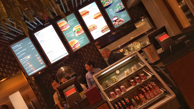 Interior &ndash; Eighty Thirty Restaurant Bahrain