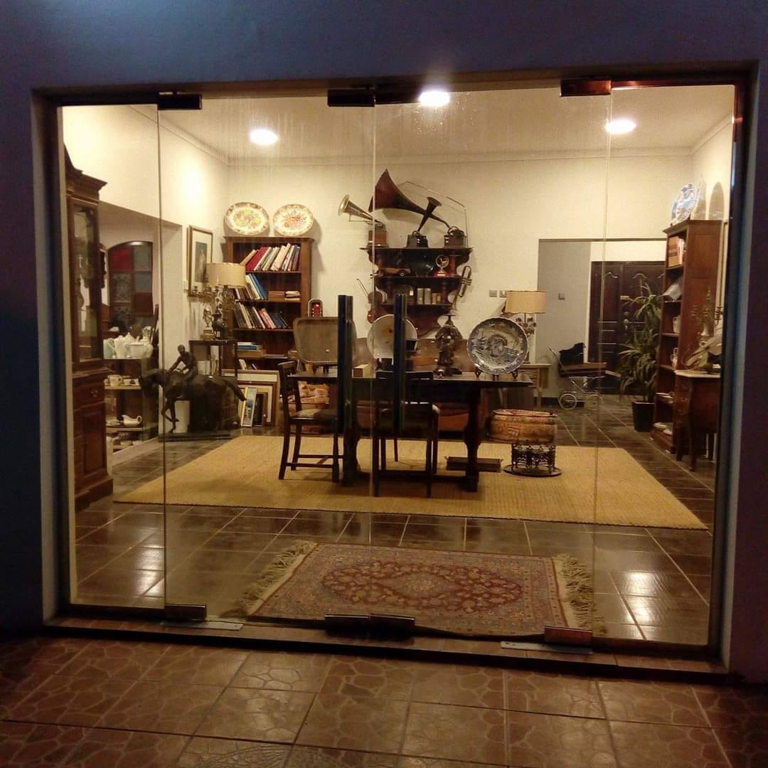 BIG BEN Antique Gallery