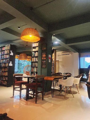 Interior &ndash; Neo Books & Coffee, Bahrain